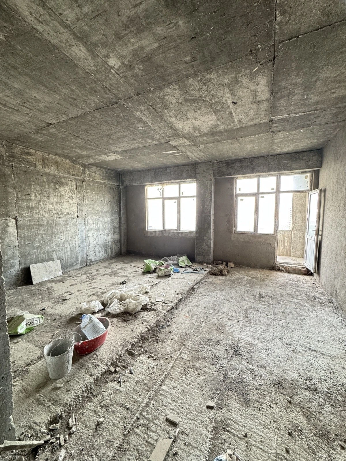 Satılır 4 otaqlı mənzil 170 m²