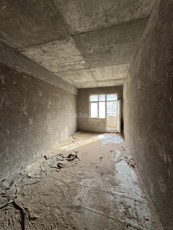 Satılır 4 otaqlı mənzil 170 m²