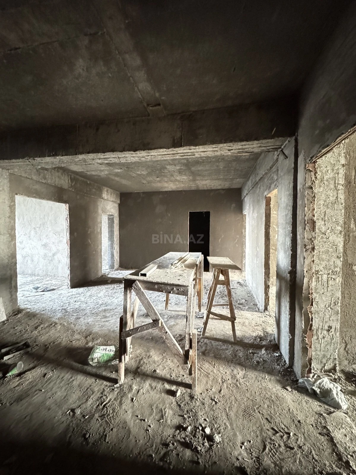 Satılır 4 otaqlı mənzil 170 m²