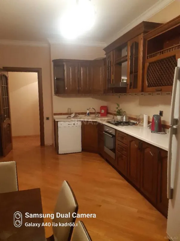 Kirayə verilir 3 otaqlı mənzil 137 m²