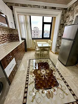 Kirayə verilir 2 otaqlı mənzil 65 m²