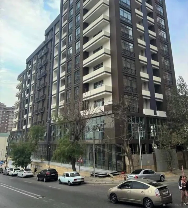 Satılır 3 otaqlı mənzil 108 m²