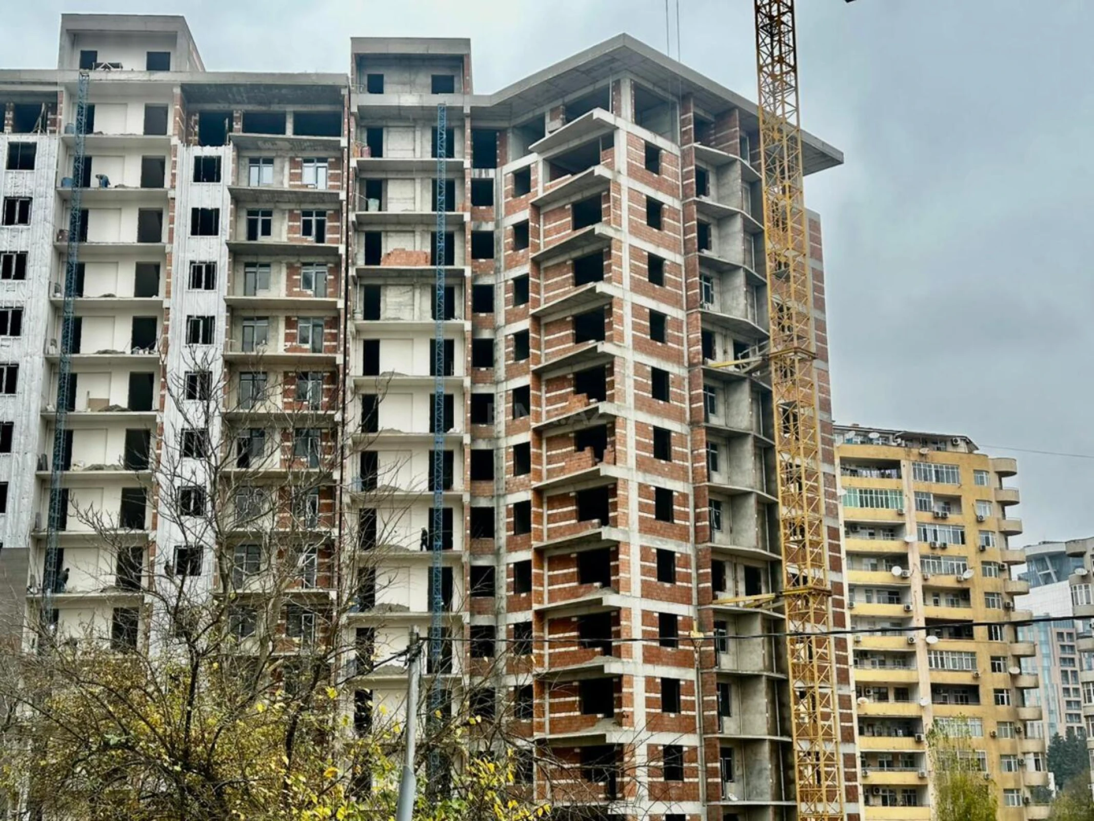 Satılır 2 otaqlı mənzil 108 m²