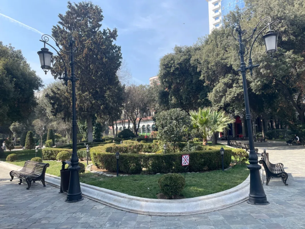 Satılır 2 otaqlı mənzil 108 m²