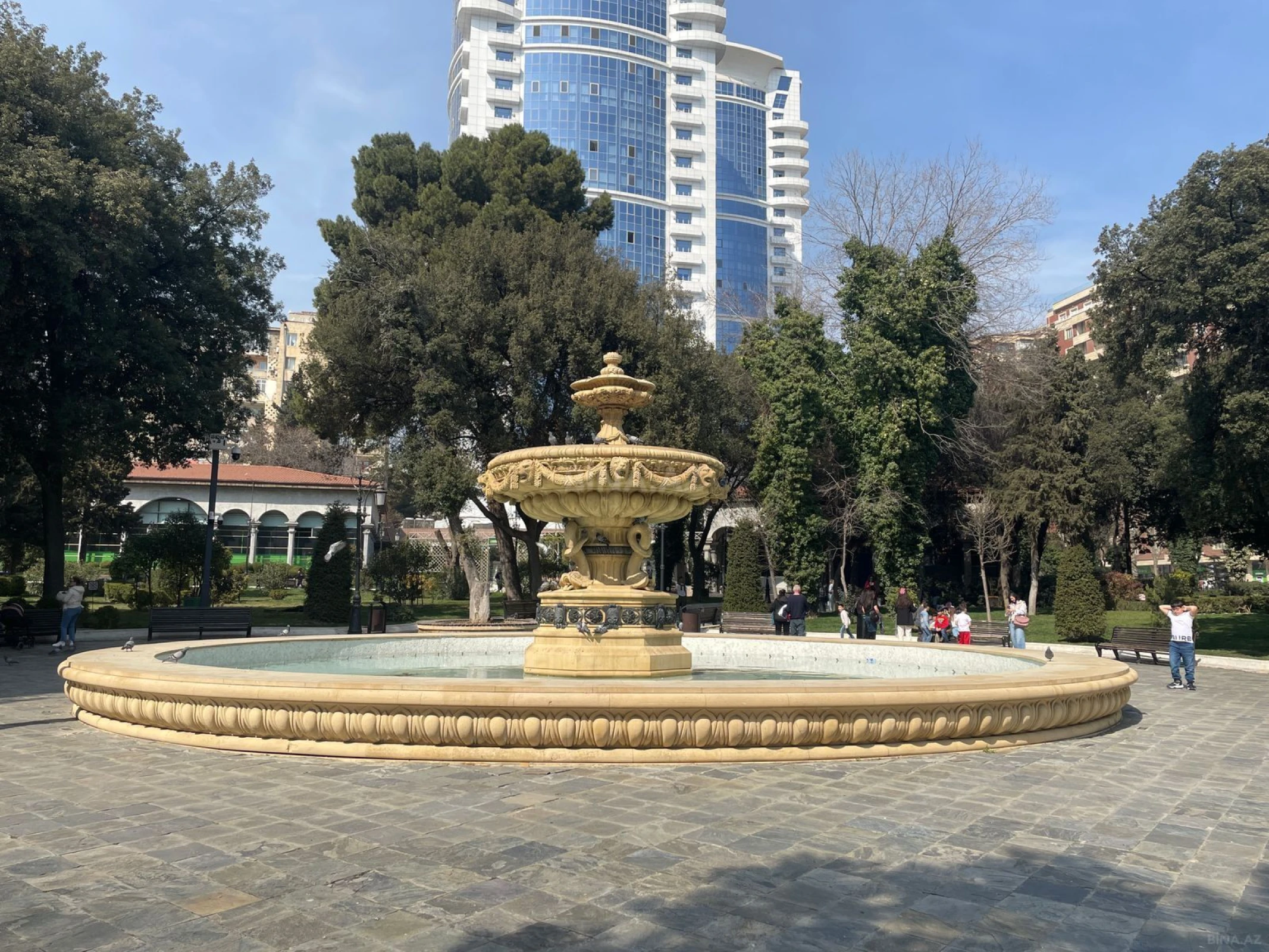 Satılır 2 otaqlı mənzil 108 m²