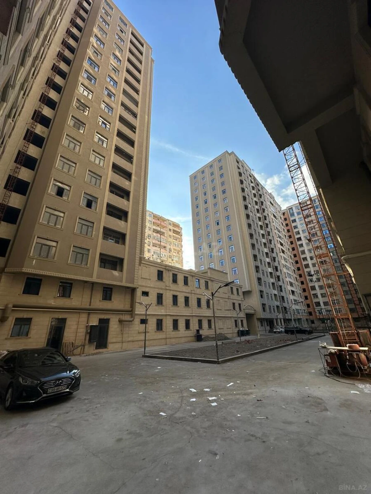 Satılır 3 otaqlı mənzil 140 m²