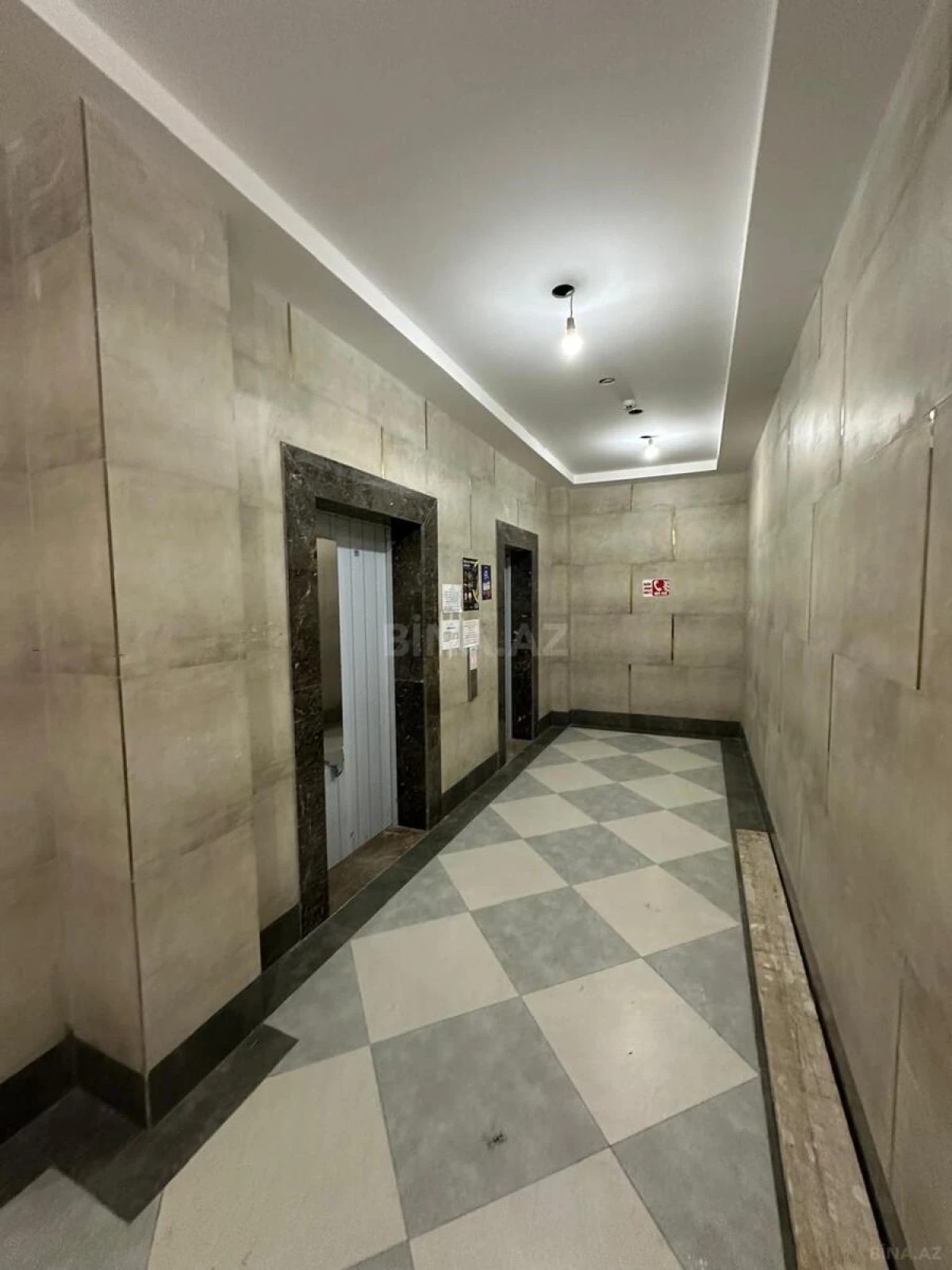 Satılır 3 otaqlı mənzil 140 m²