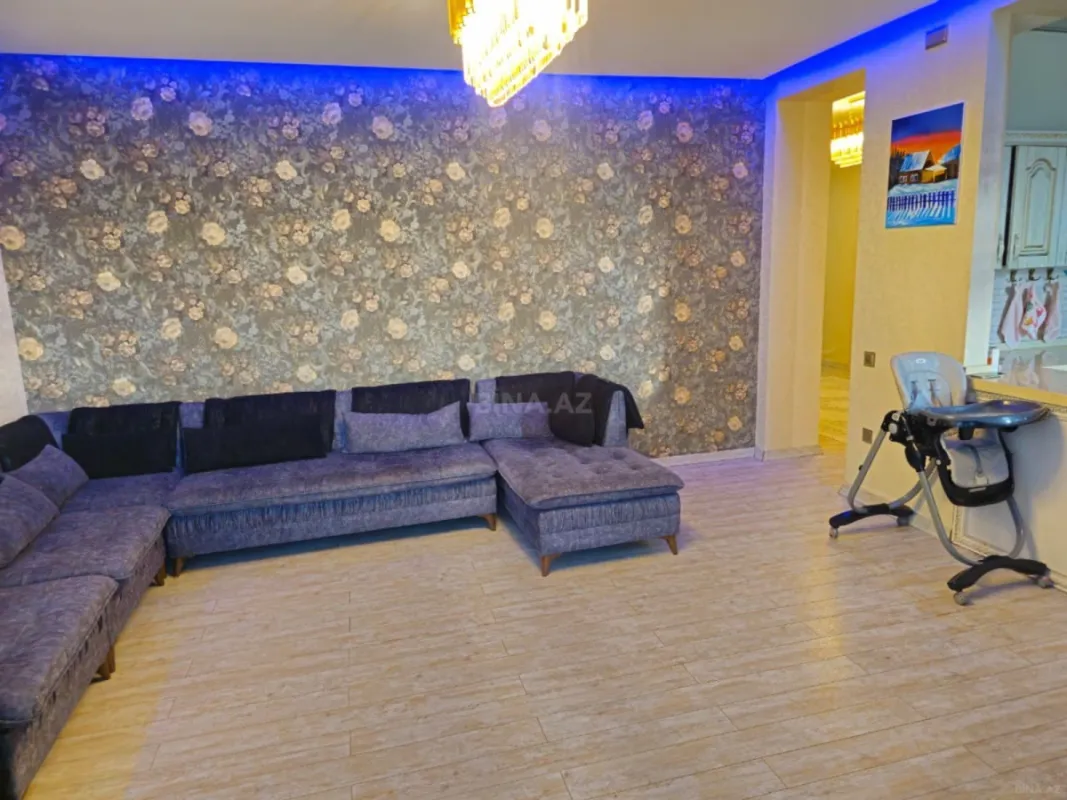 Satılır 3 otaqlı mənzil 130 m²