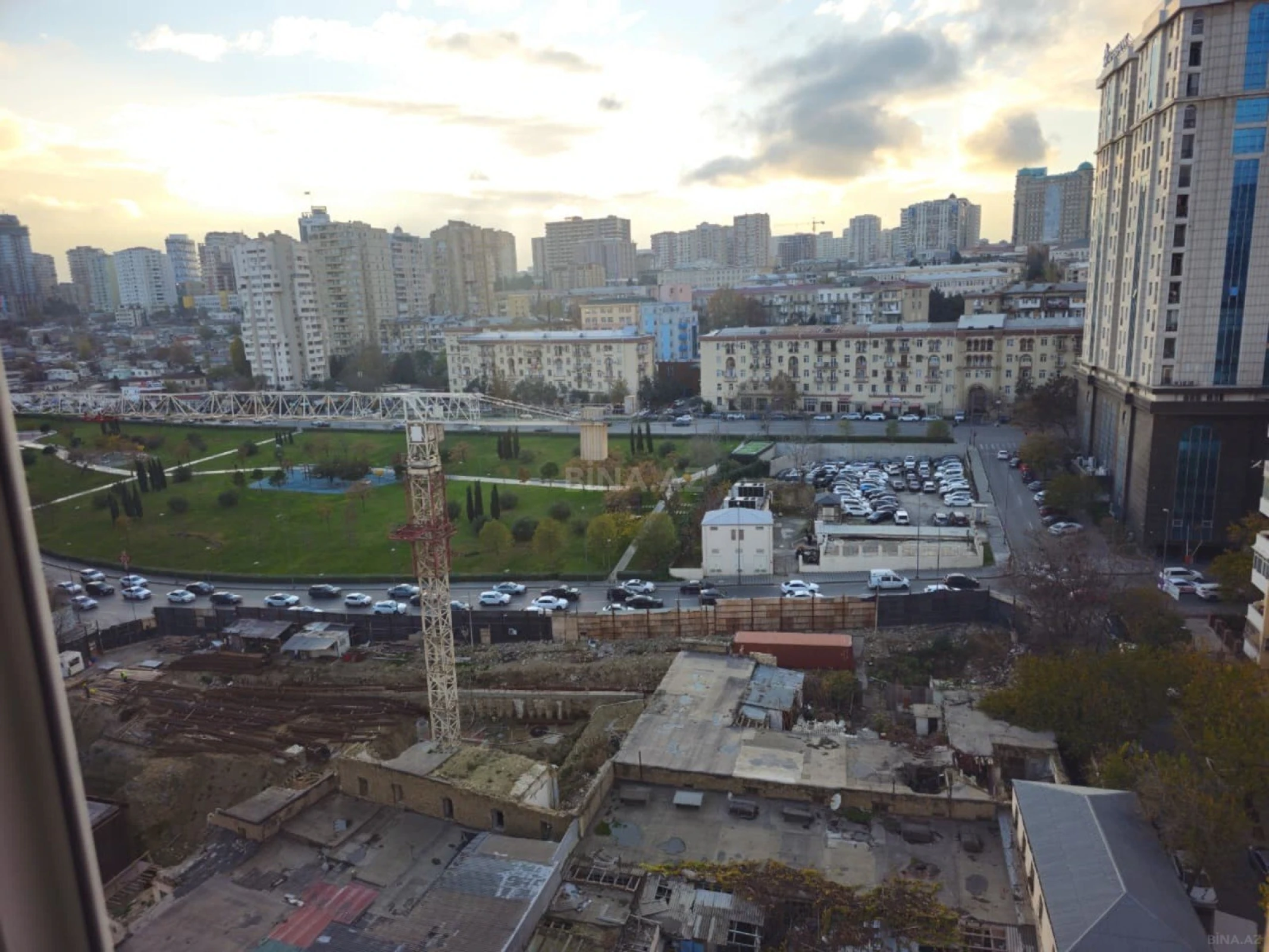 Satılır 3 otaqlı mənzil 130 m²