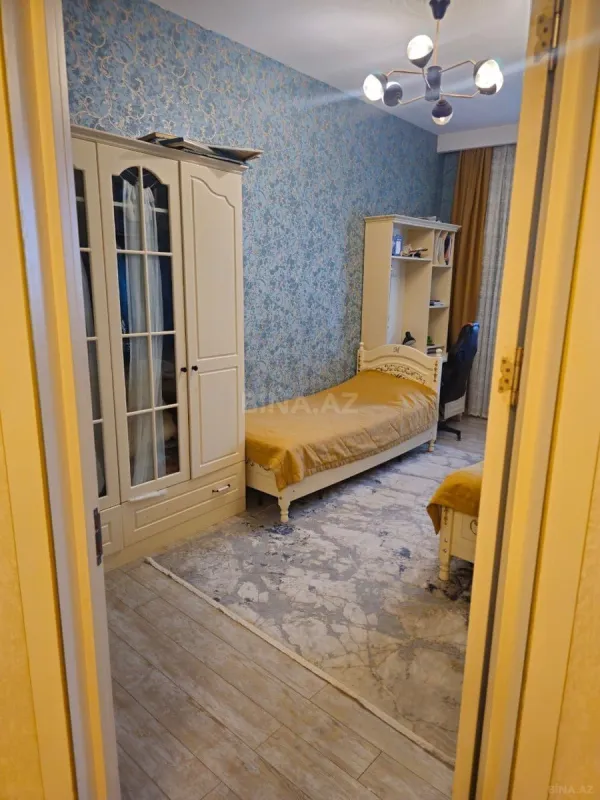 Satılır 3 otaqlı mənzil 130 m²