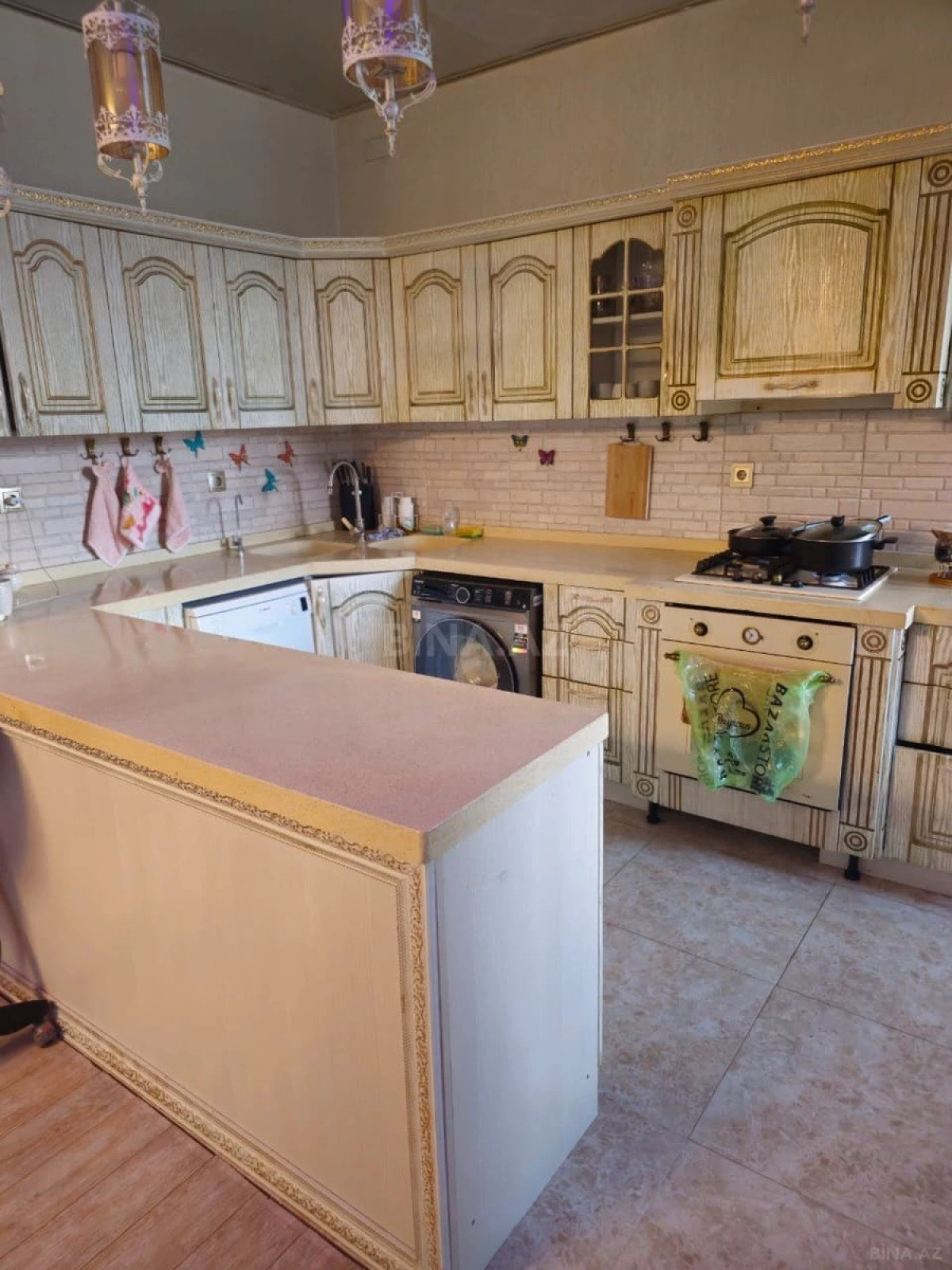 Satılır 3 otaqlı mənzil 130 m²