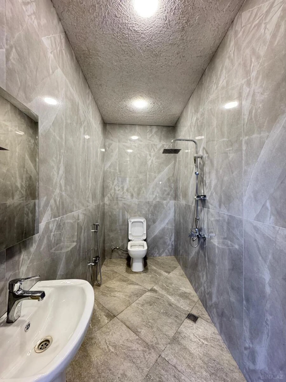 Satılır 4 otaqlı həyət evi 200 m²