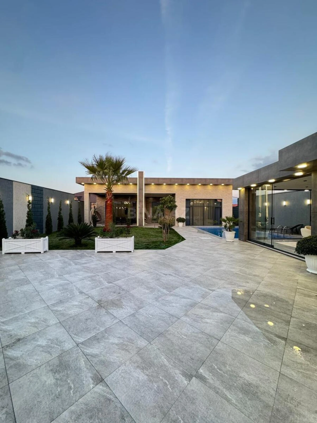 Satılır 4 otaqlı həyət evi 200 m²