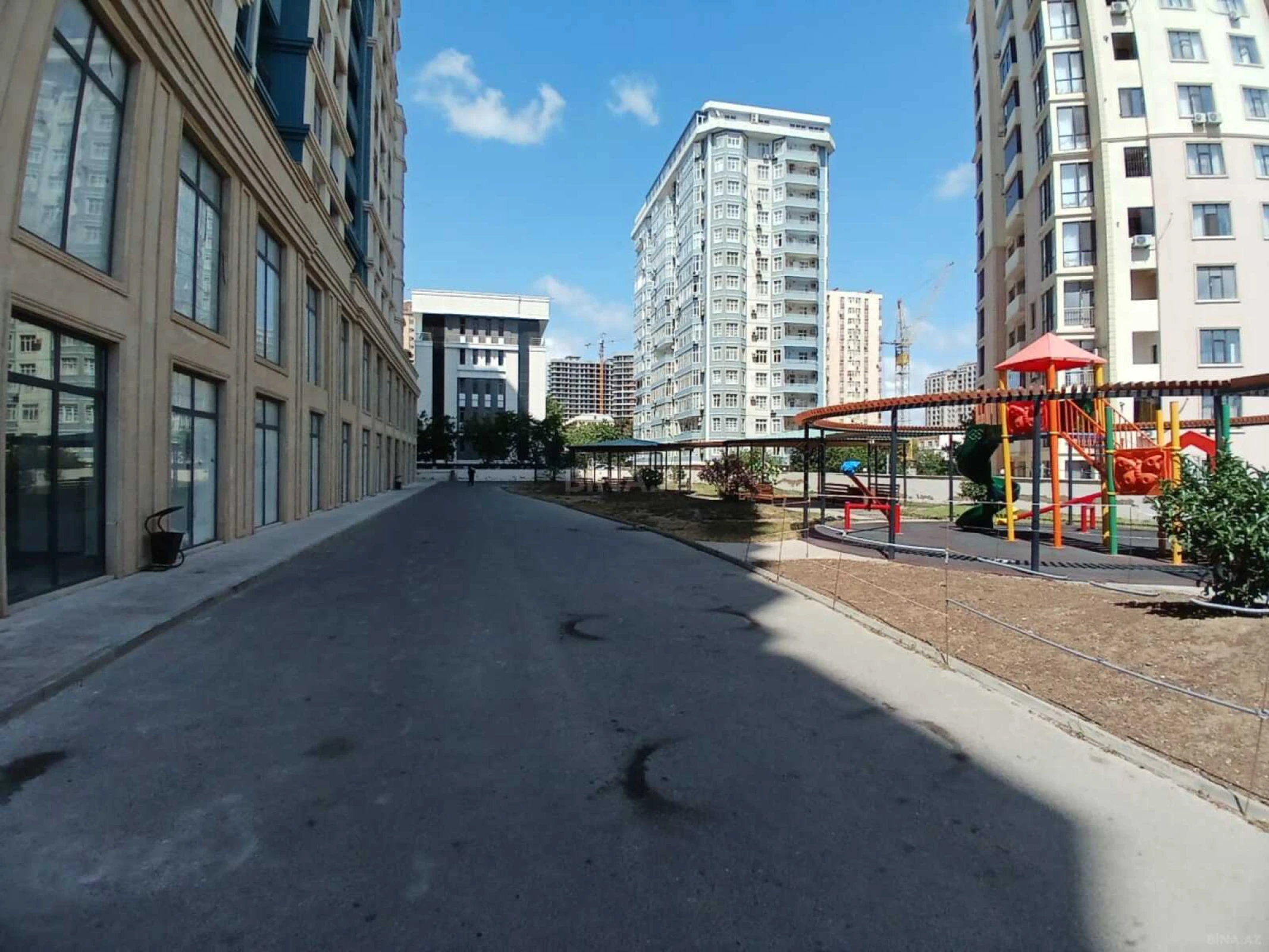 Satılır 2 otaqlı mənzil 74 m²