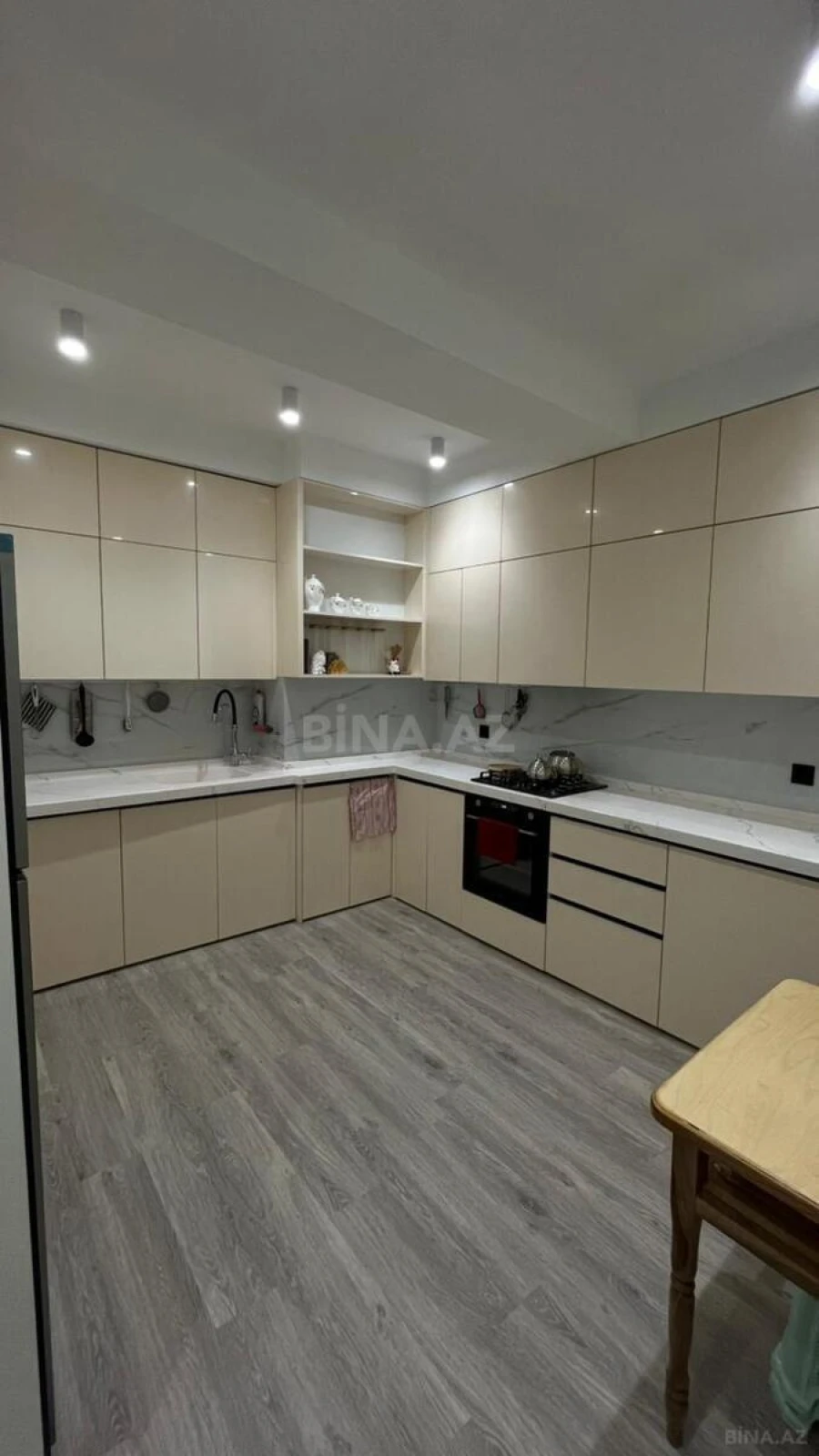 Satılır 2 otaqlı mənzil 74 m²