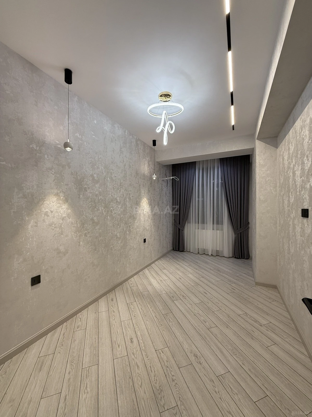 Satılır 2 otaqlı mənzil 76 m²
