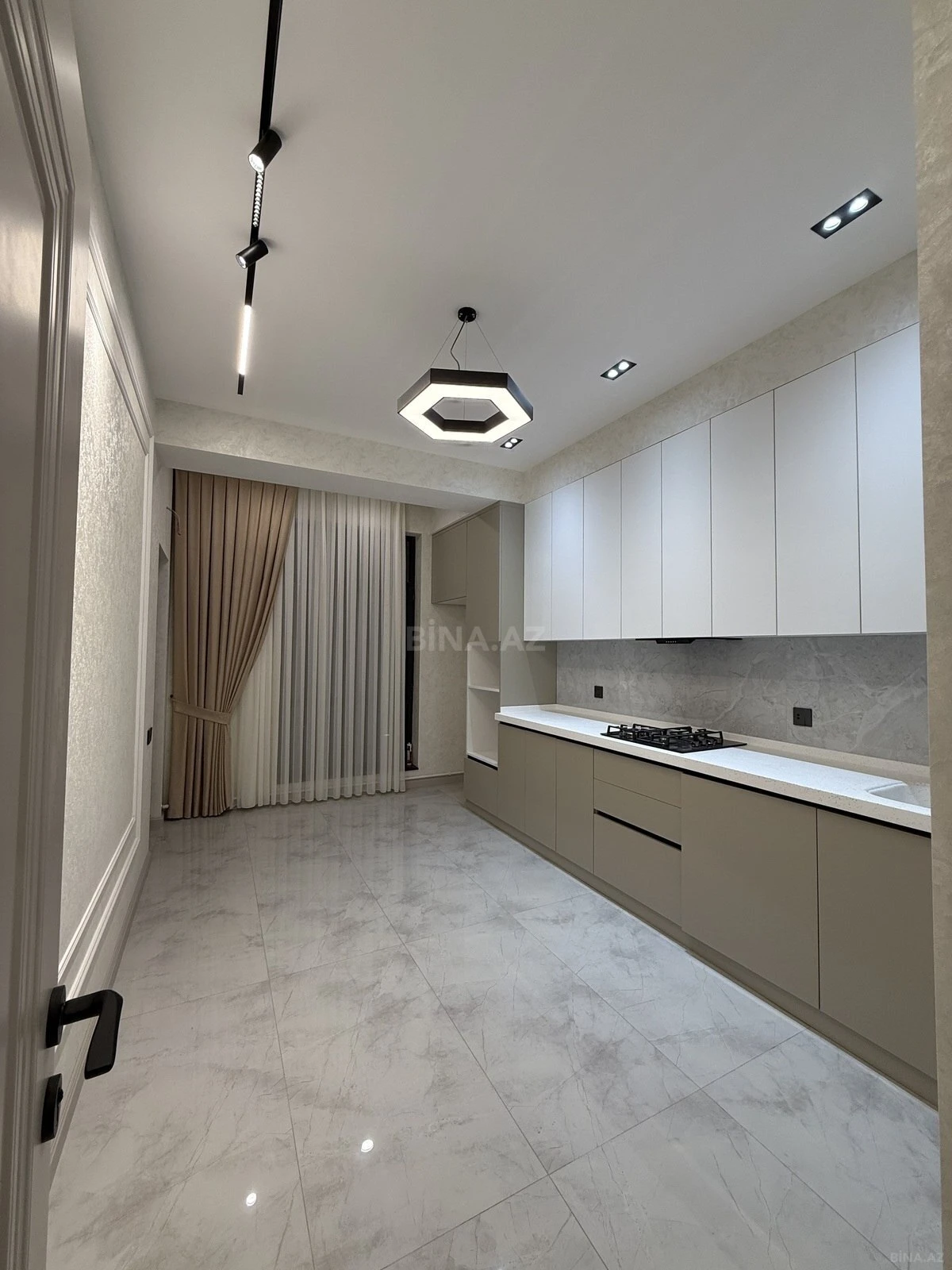 Satılır 2 otaqlı mənzil 76 m²