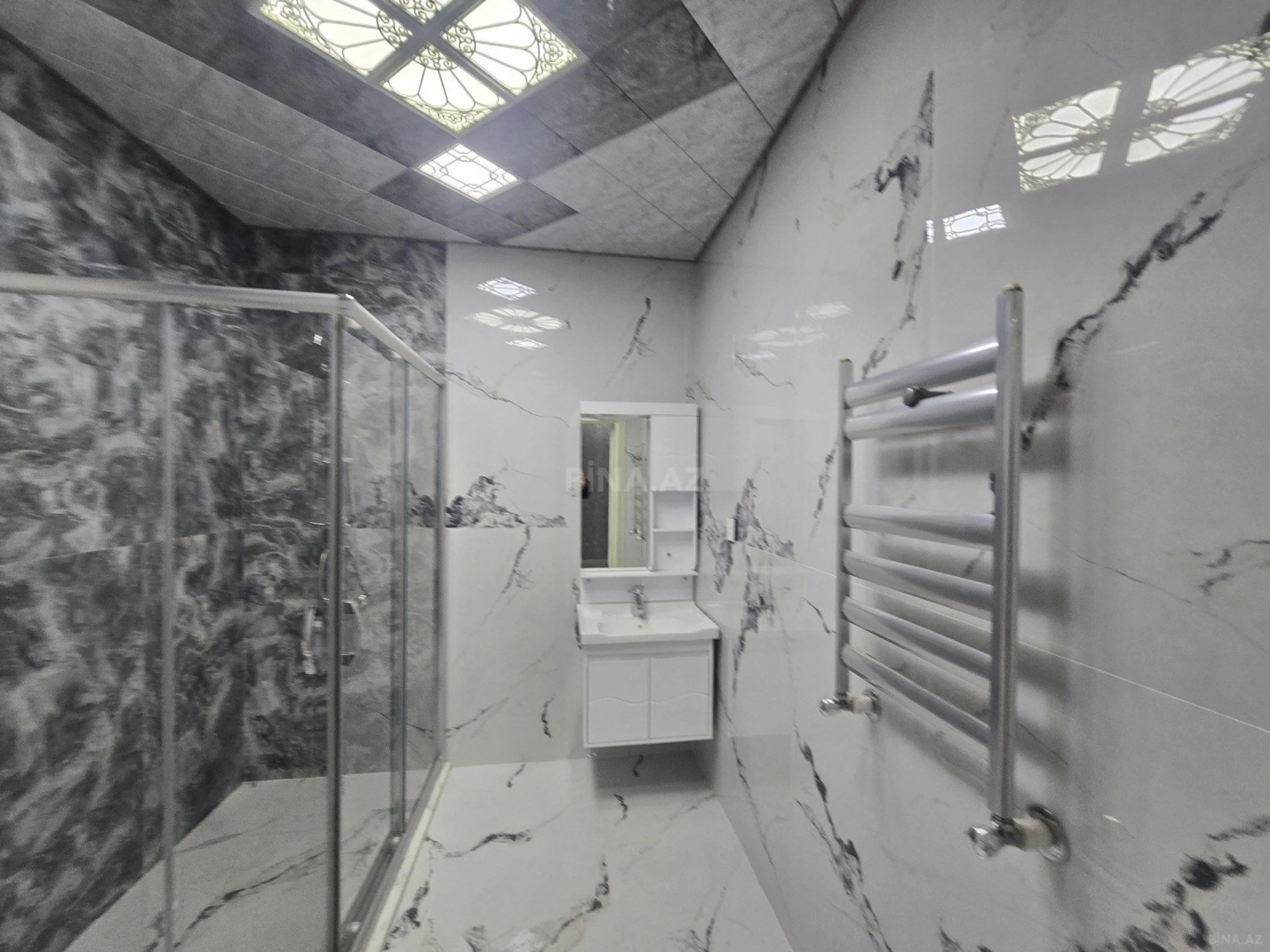 Satılır 3 otaqlı mənzil 126 m²