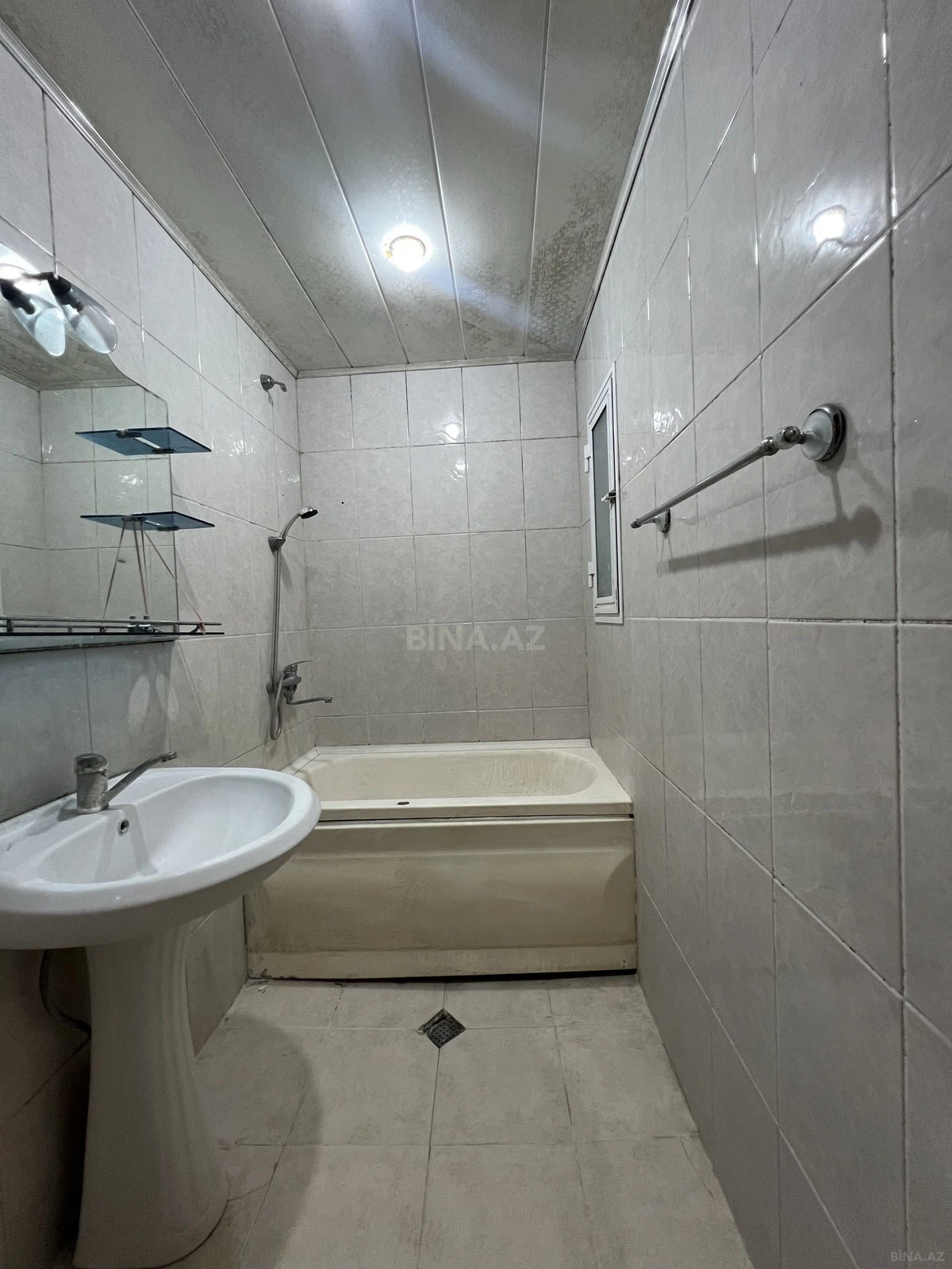 Satılır 2 otaqlı mənzil 65 m²