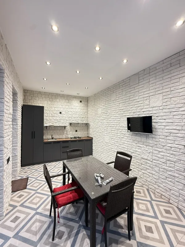 Satılır 5 otaqlı həyət evi 220 m²