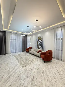 Satılır 5 otaqlı həyət evi 220 m²