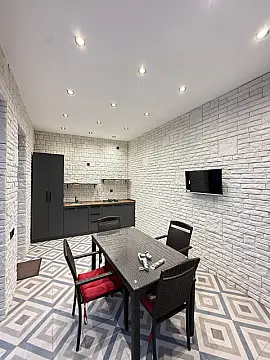 Satılır 5 otaqlı həyət evi 220 m²