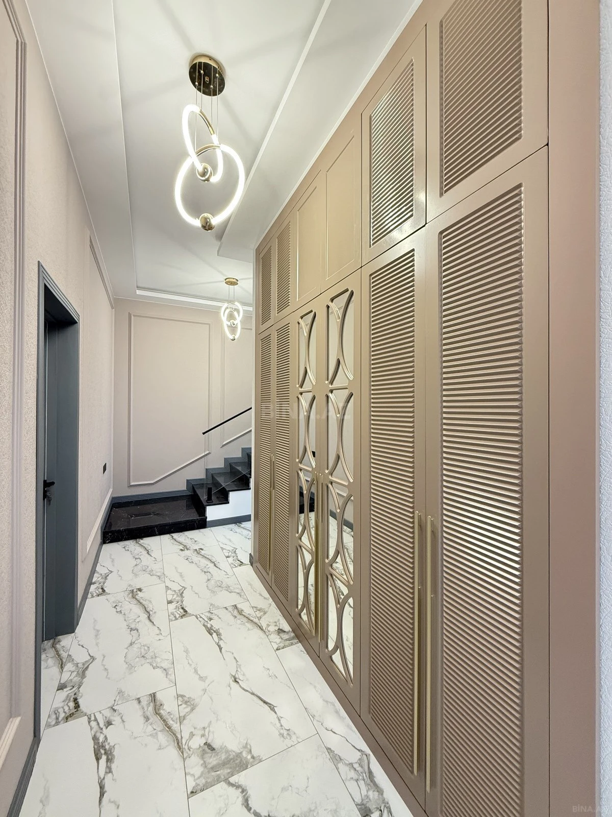 Satılır 5 otaqlı həyət evi 220 m²