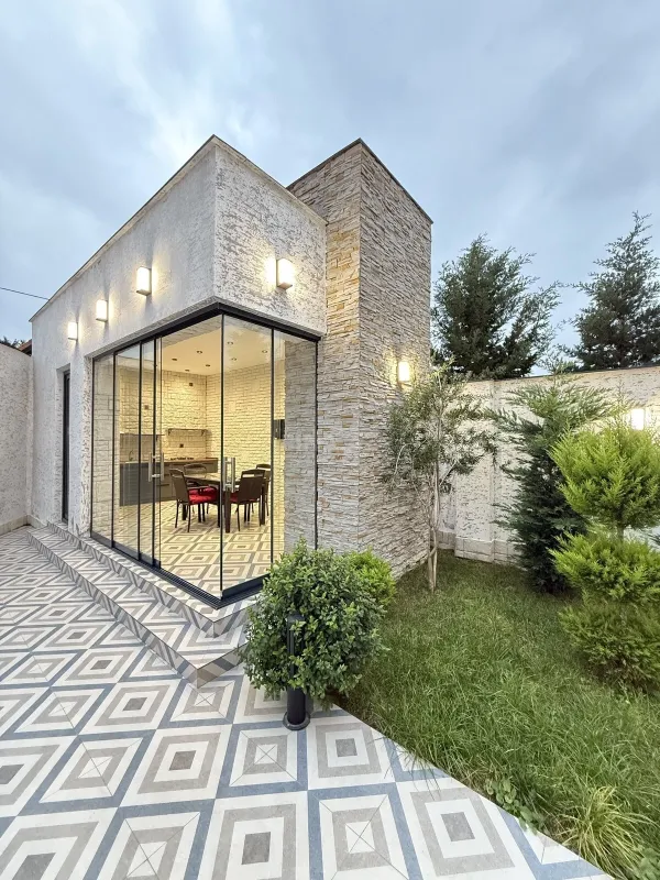 Satılır 5 otaqlı həyət evi 220 m²