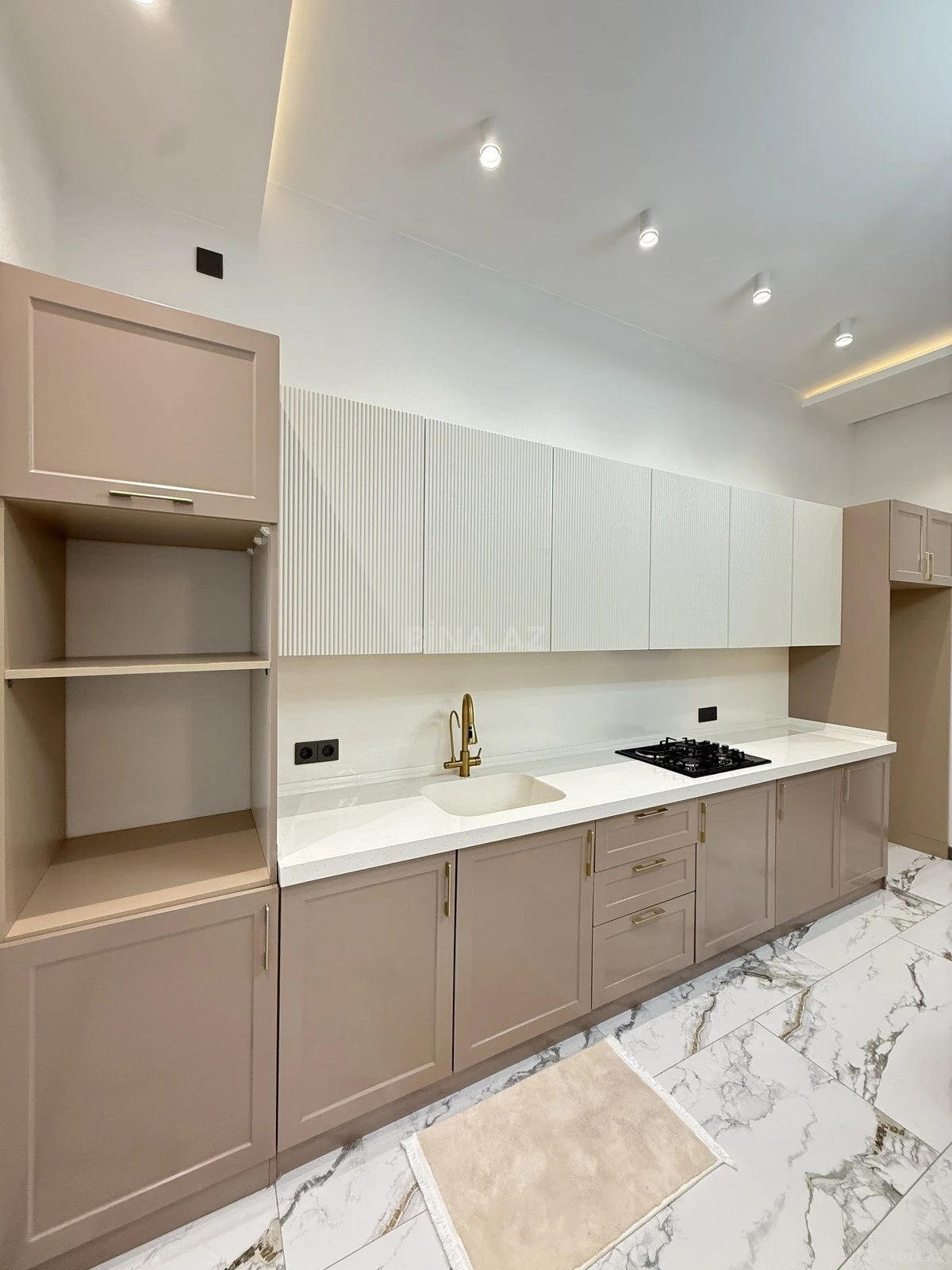Satılır 5 otaqlı həyət evi 220 m²