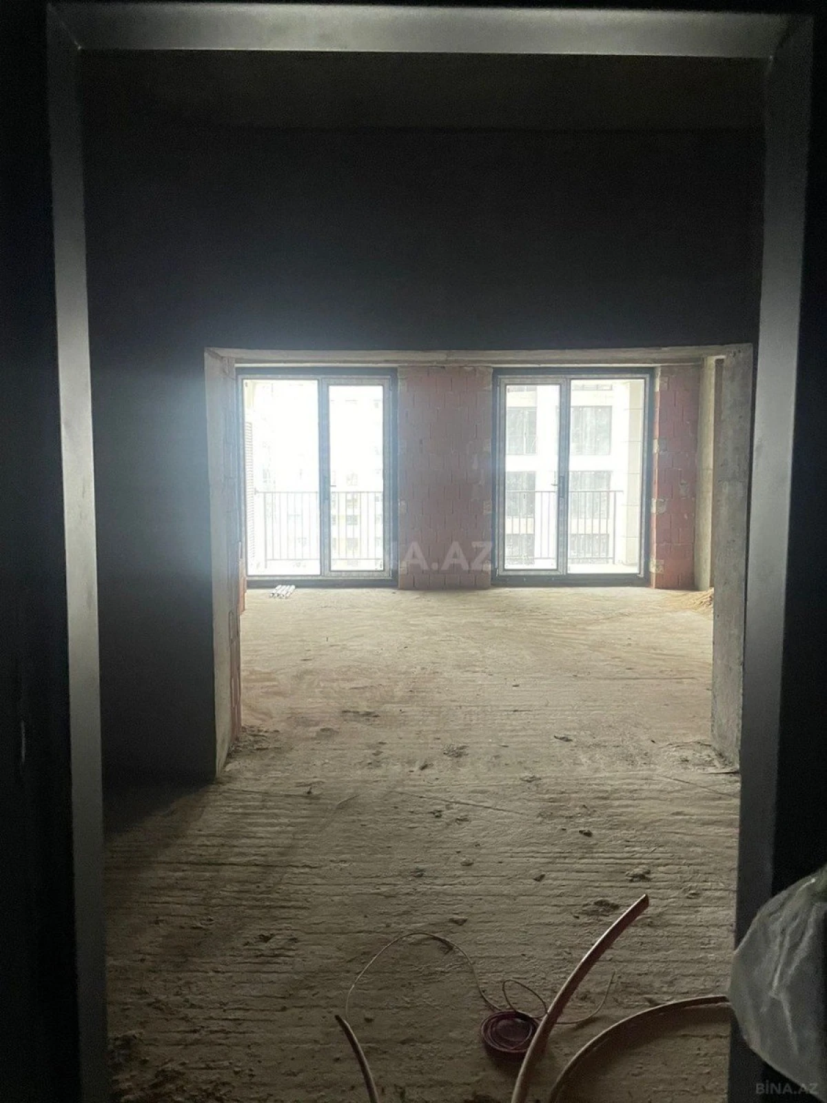 Satılır 3 otaqlı mənzil 117.6 m²