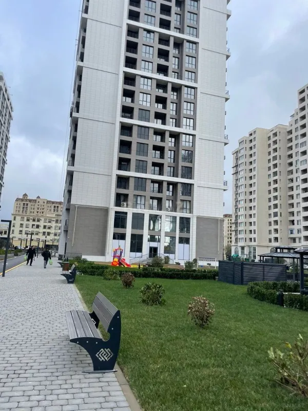 Satılır 3 otaqlı mənzil 117.6 m²