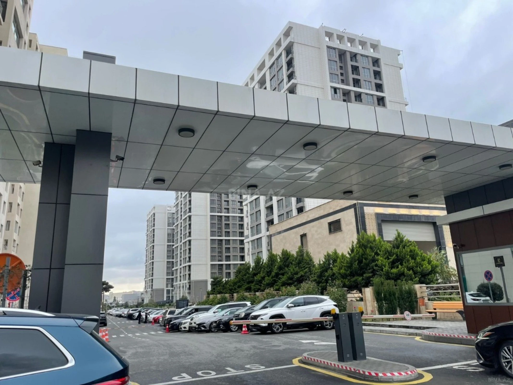 Satılır 3 otaqlı mənzil 117.6 m²