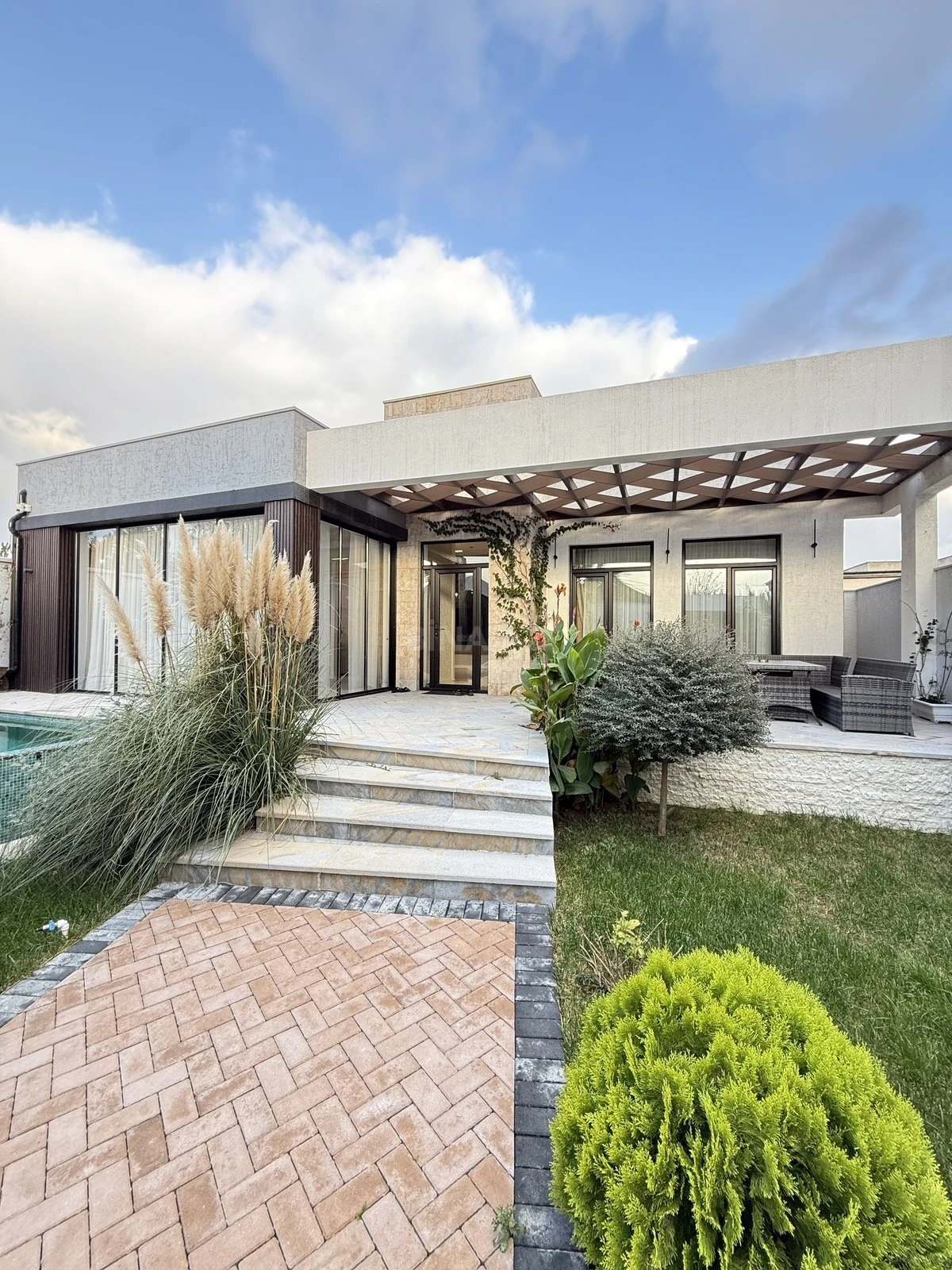 Satılır 5 otaqlı həyət evi 155 m²