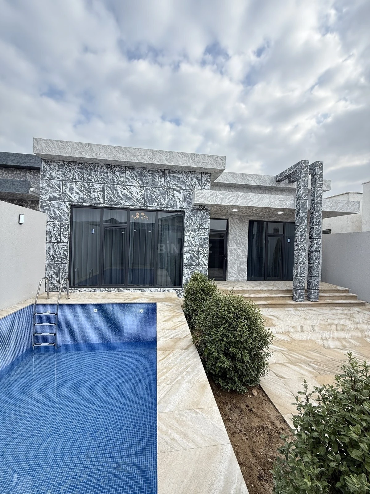 Satılır 4 otaqlı həyət evi 135 m²