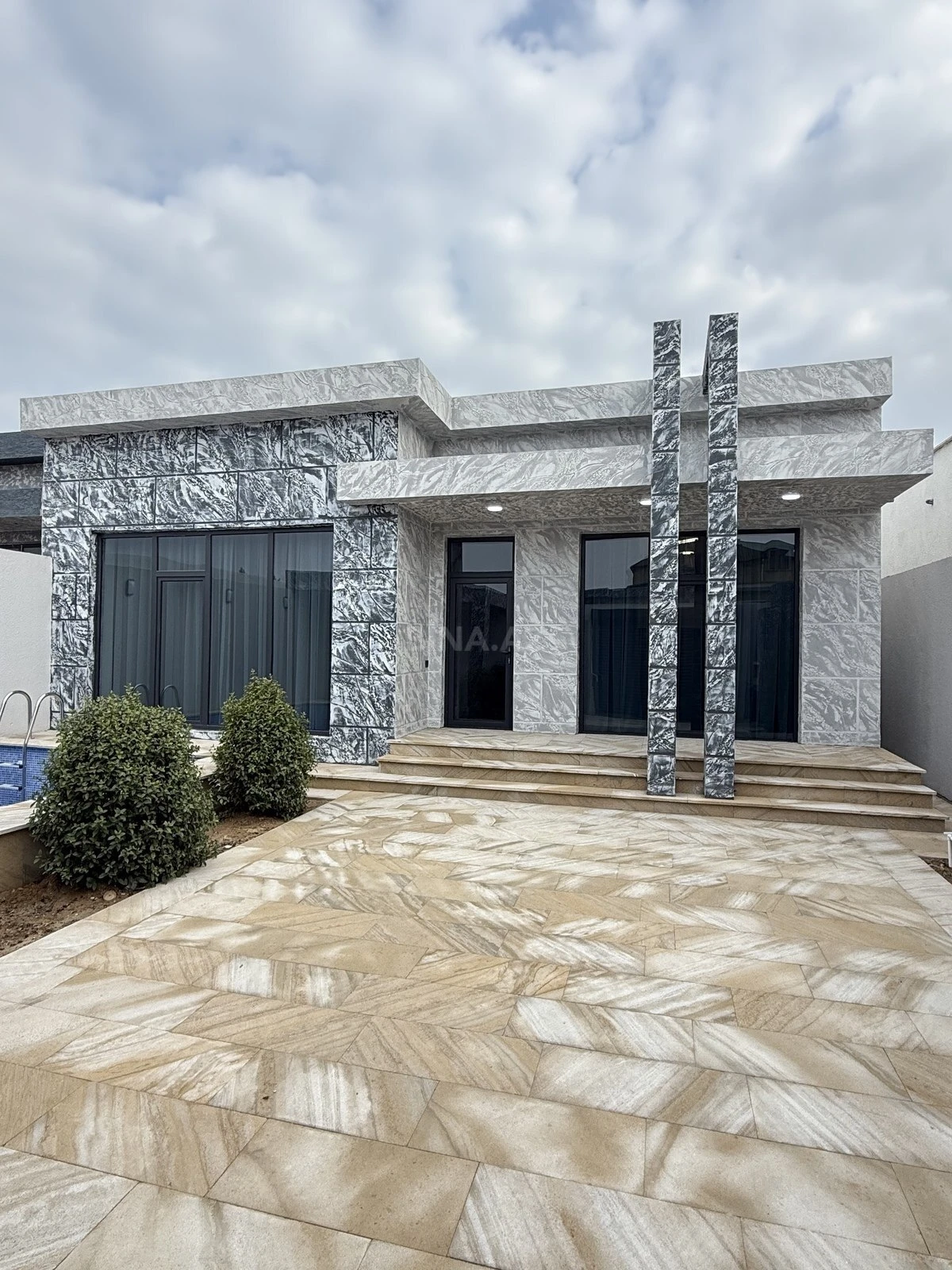 Satılır 4 otaqlı həyət evi 135 m²