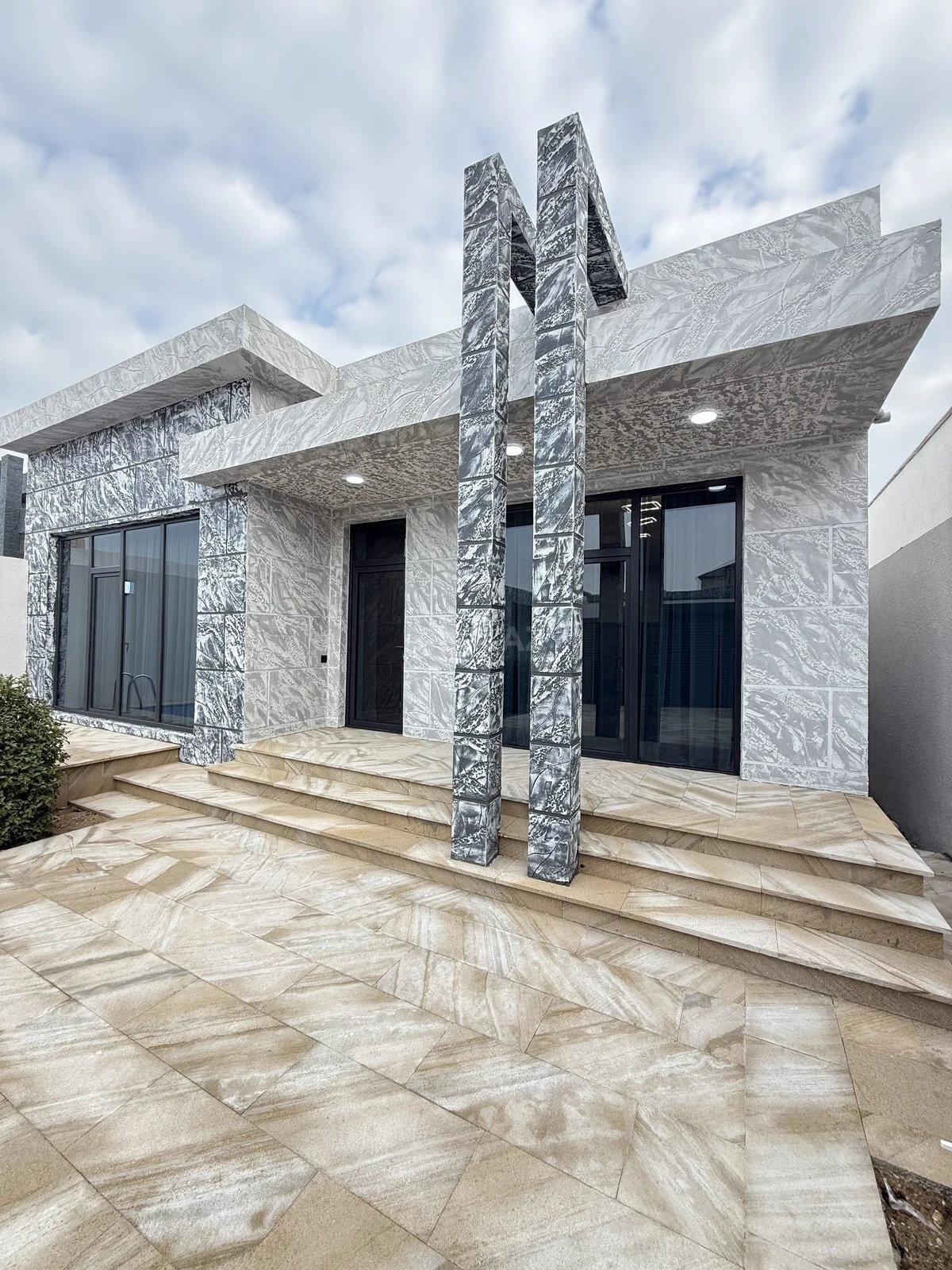 Satılır 4 otaqlı həyət evi 135 m²