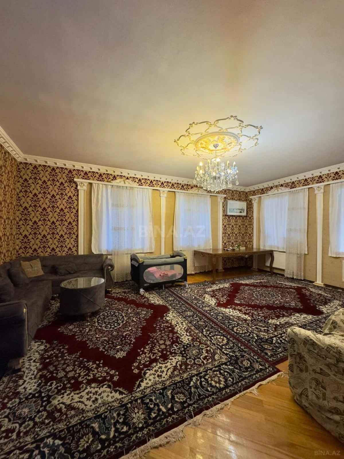 Satılır 5 otaqlı həyət evi 300 m²