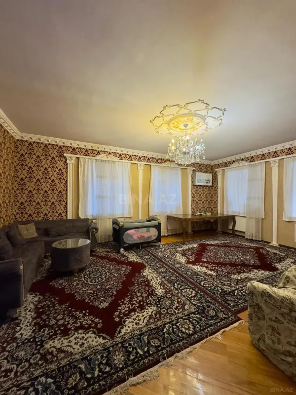 Satılır 5 otaqlı həyət evi 300 m²