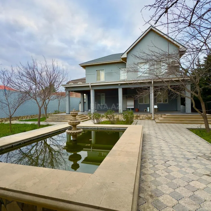 Satılır 5 otaqlı həyət evi 300 m²