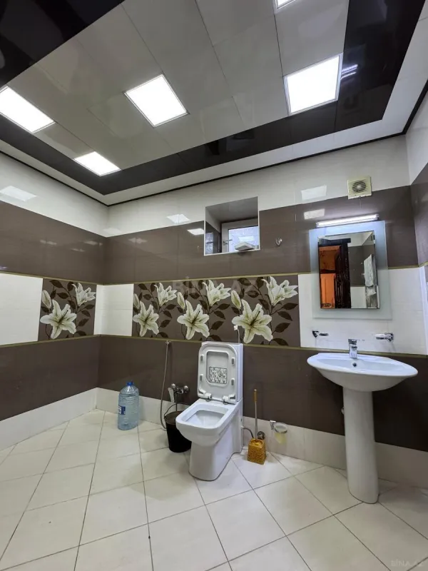 Satılır 5 otaqlı həyət evi 300 m²