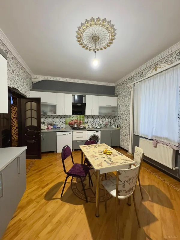 Satılır 5 otaqlı həyət evi 300 m²