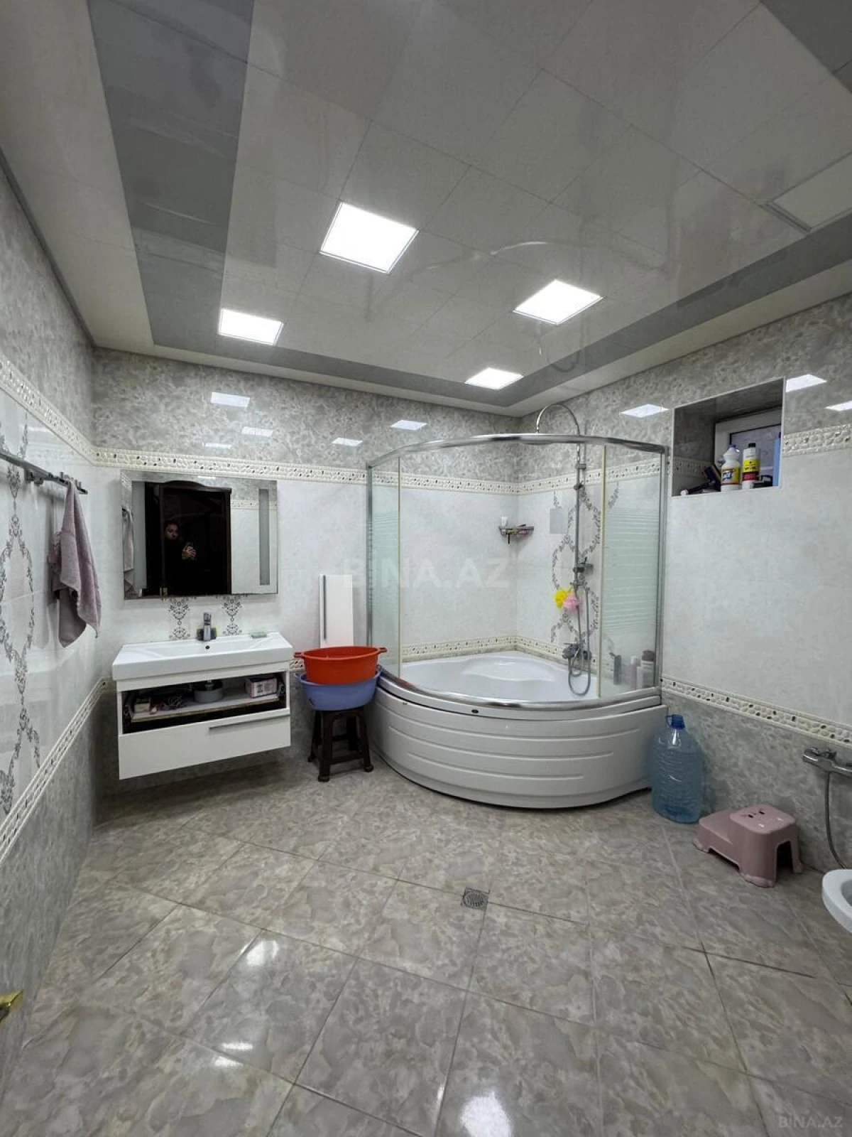 Satılır 5 otaqlı həyət evi 300 m²
