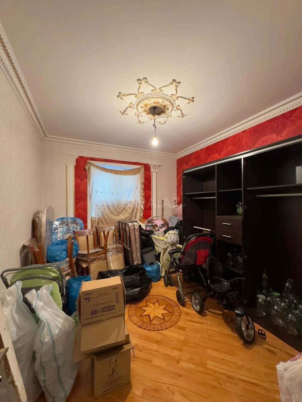 Satılır 5 otaqlı həyət evi 300 m²