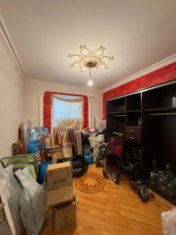 Satılır 5 otaqlı həyət evi 300 m²