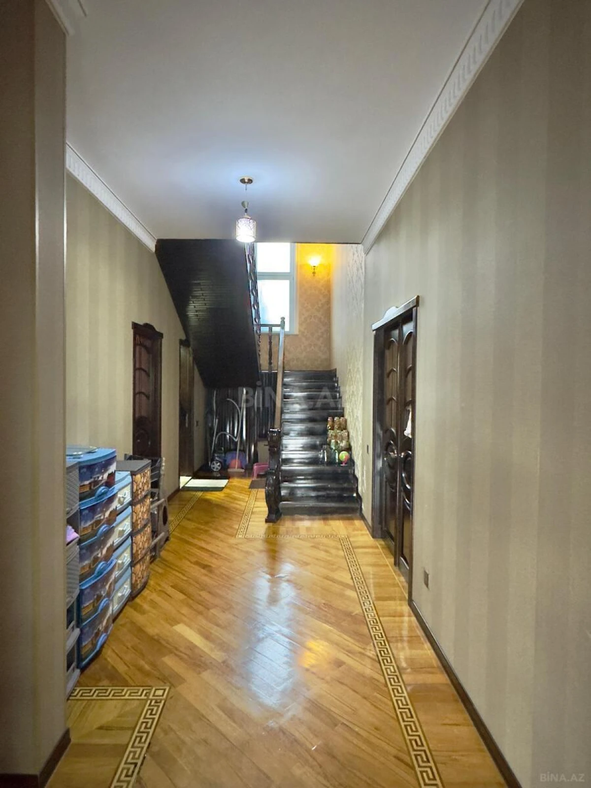 Satılır 5 otaqlı həyət evi 300 m²