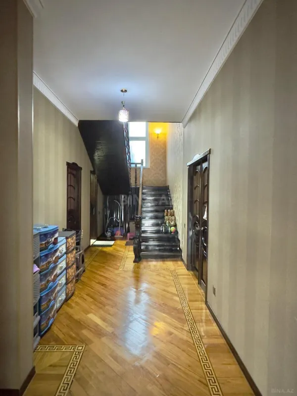 Satılır 5 otaqlı həyət evi 300 m²
