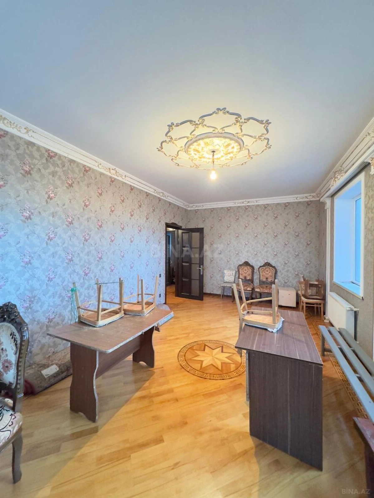 Satılır 5 otaqlı həyət evi 300 m²