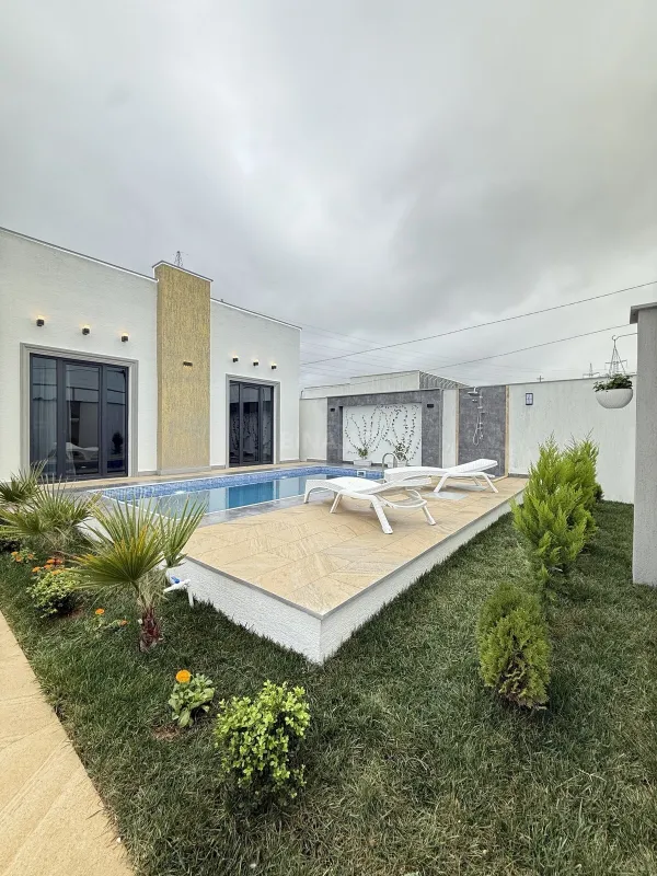 Satılır 4 otaqlı həyət evi 160 m²