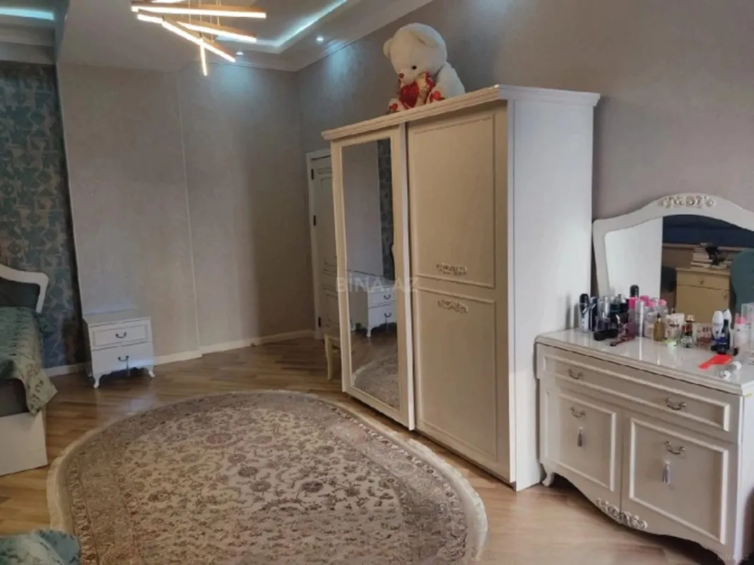 Satılır 3 otaqlı mənzil 140 m²
