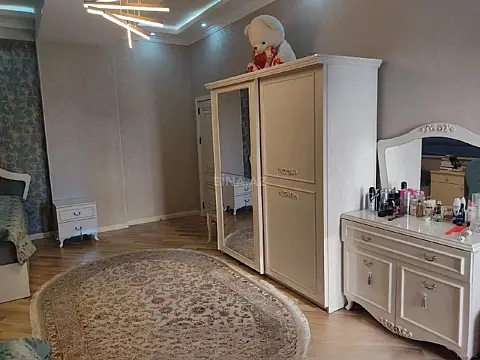 Satılır 3 otaqlı mənzil 140 m²
